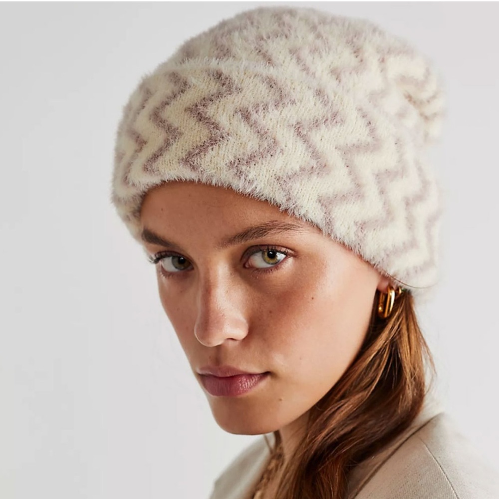 NWT FREE PEOPLE Ziggy Beanie Fuzzy Winter Knit Hat